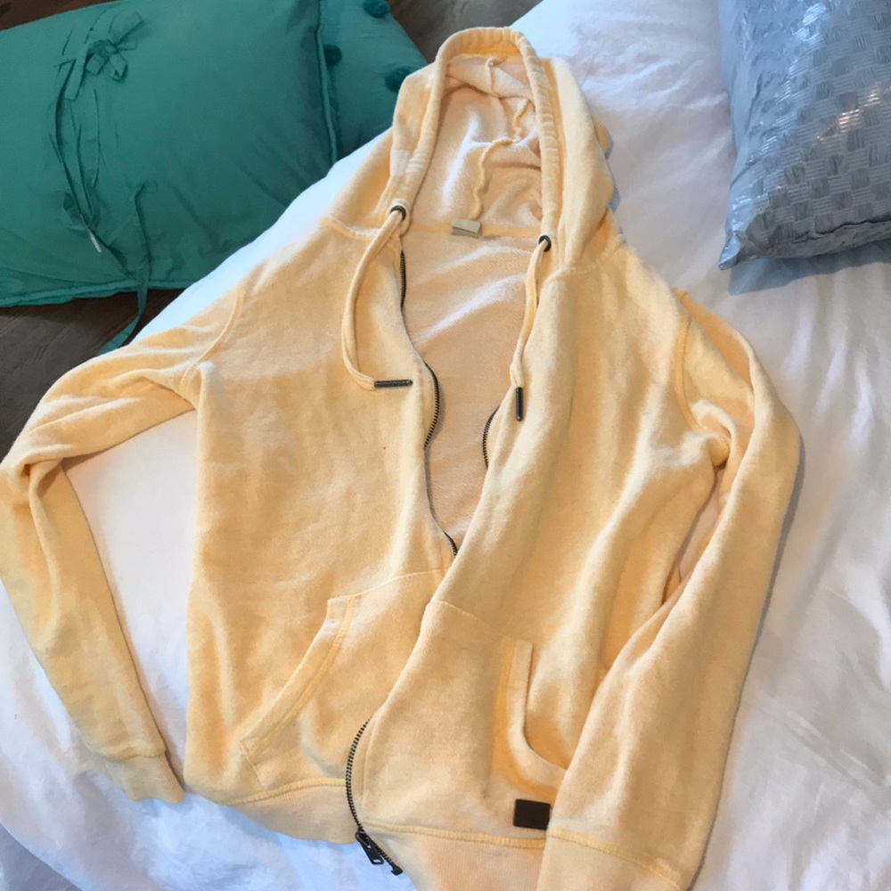 Roxy yellow jacket
